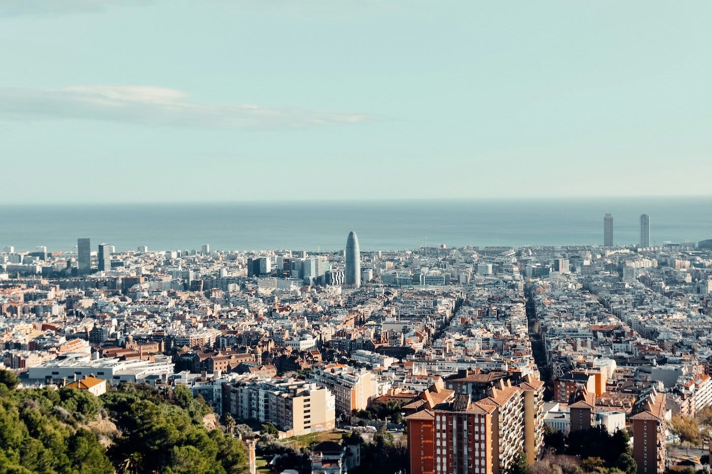 Spanien streicht 66.000 Ferienwohnungen auf Airbnb – was das für deine Reise bedeutet feature image