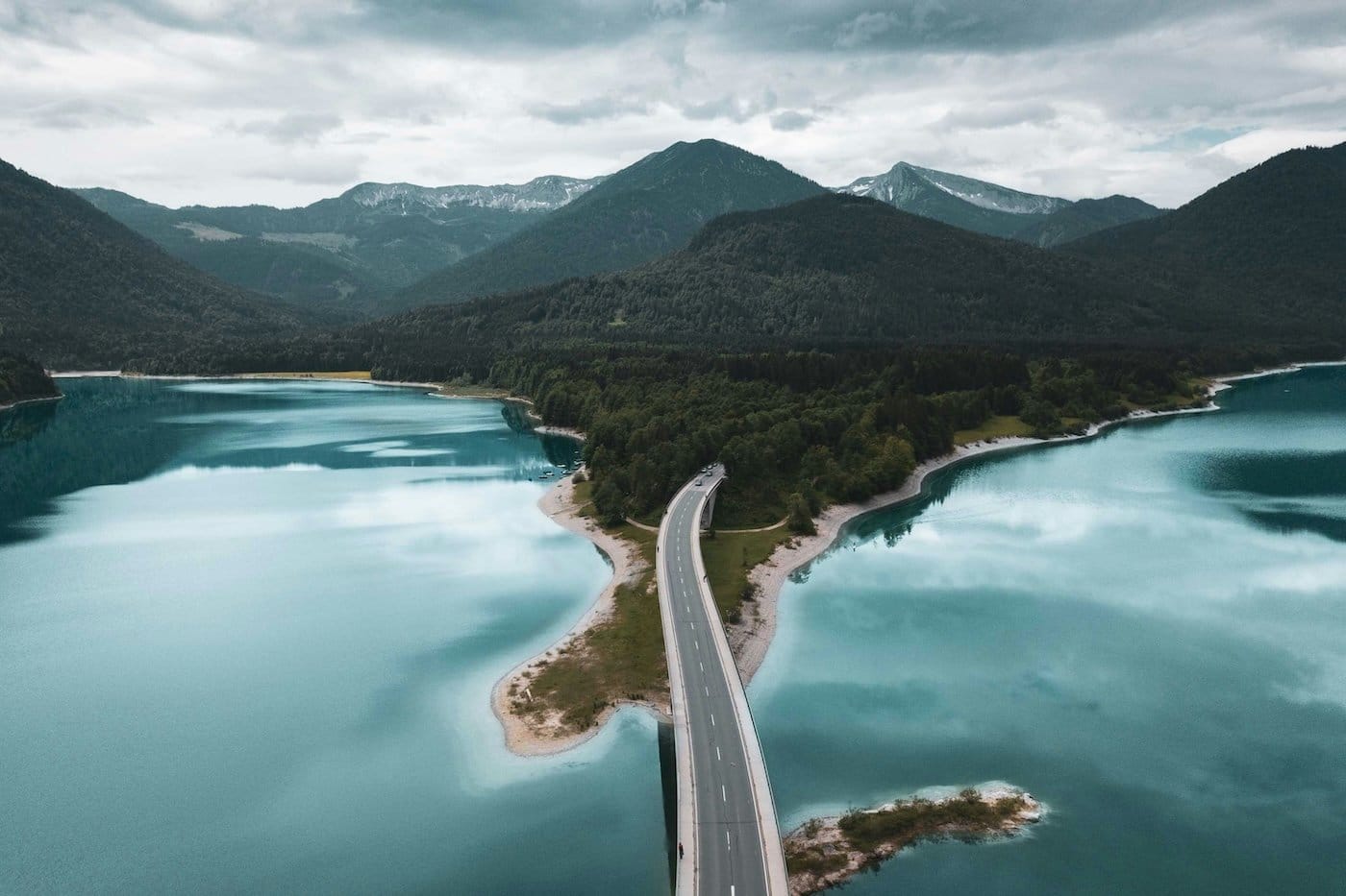 Wie viel die Deutschen für ihren Urlaub ausgeben – und warum der Trend Richtung Heimat geht feature image