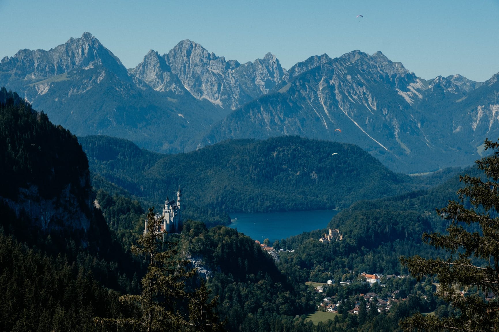 Endlich UNESCO-Welterbe: Aber kann das Schloss Neuschwanstein noch mehr Tourist:innen vertragen? feature image