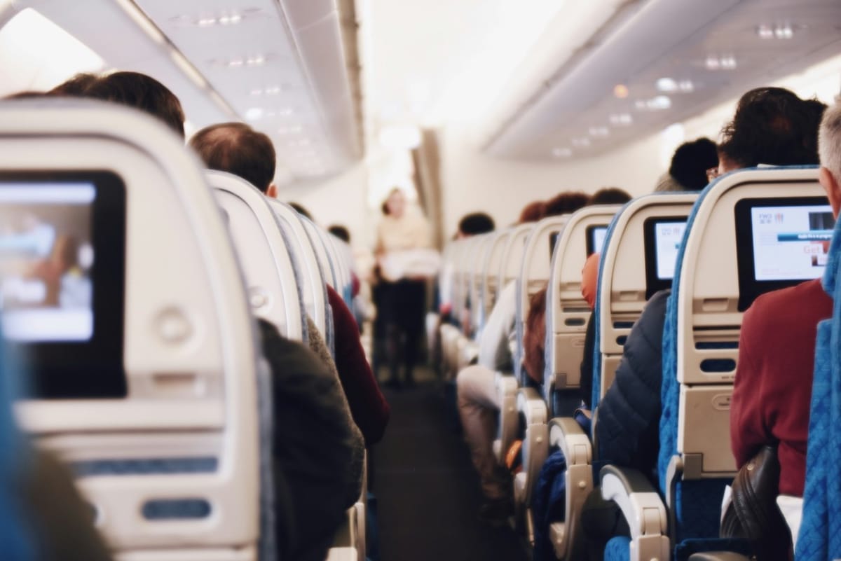 Powerbanks im Flugzeug: Was du über die neue Regelung wissen musst